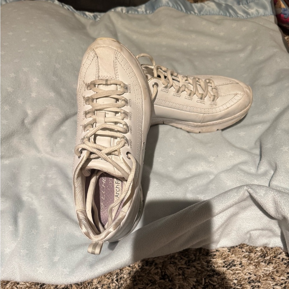 Skechers Women's Cream Sneakers